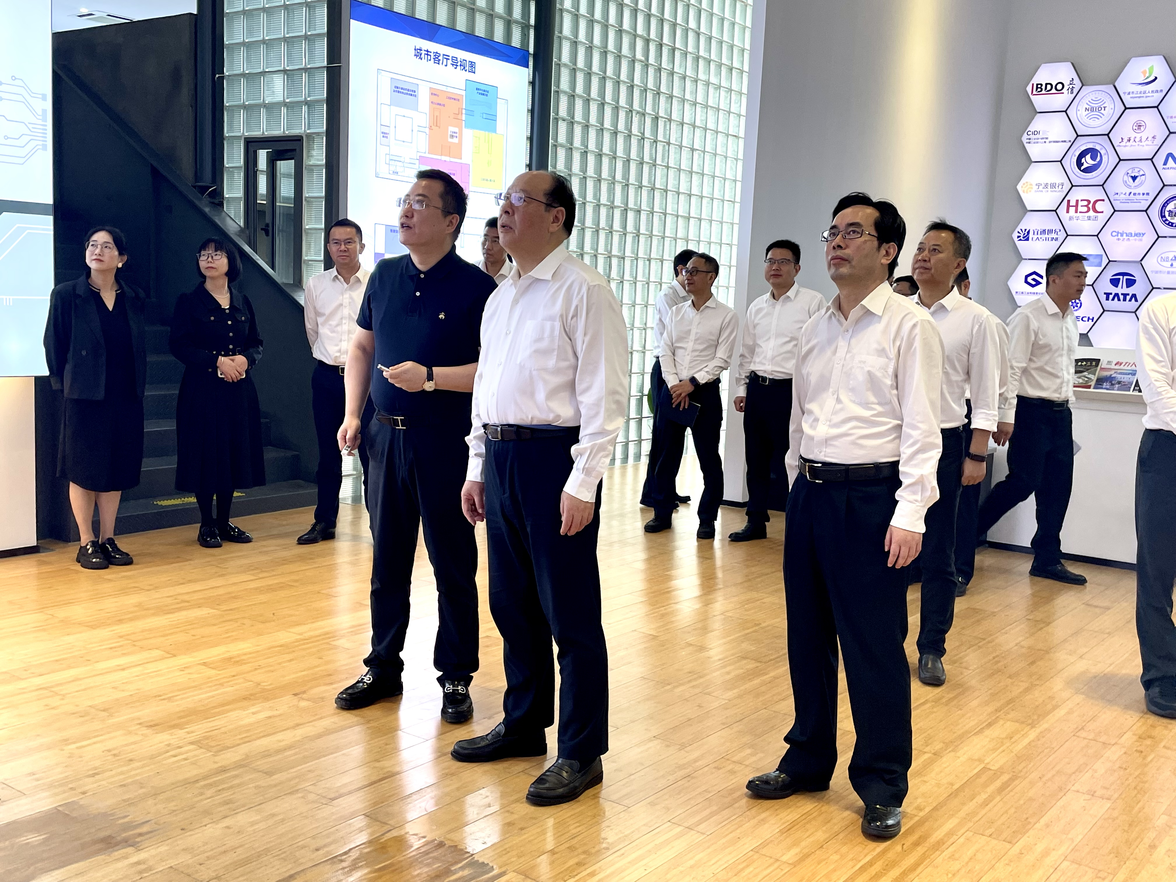 浙江省委常委、宁波市委书记彭佳学一行莅临柯力传感走访调研